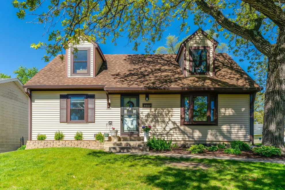 Unit for sale at 3507 Greenleaf Avenue, Island Lake, IL 60042
