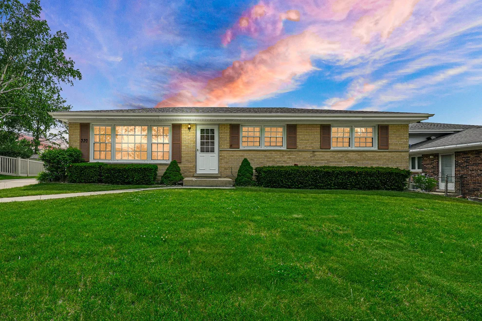 Unit for sale at 330 Gareth Lane, Schaumburg, IL 60193