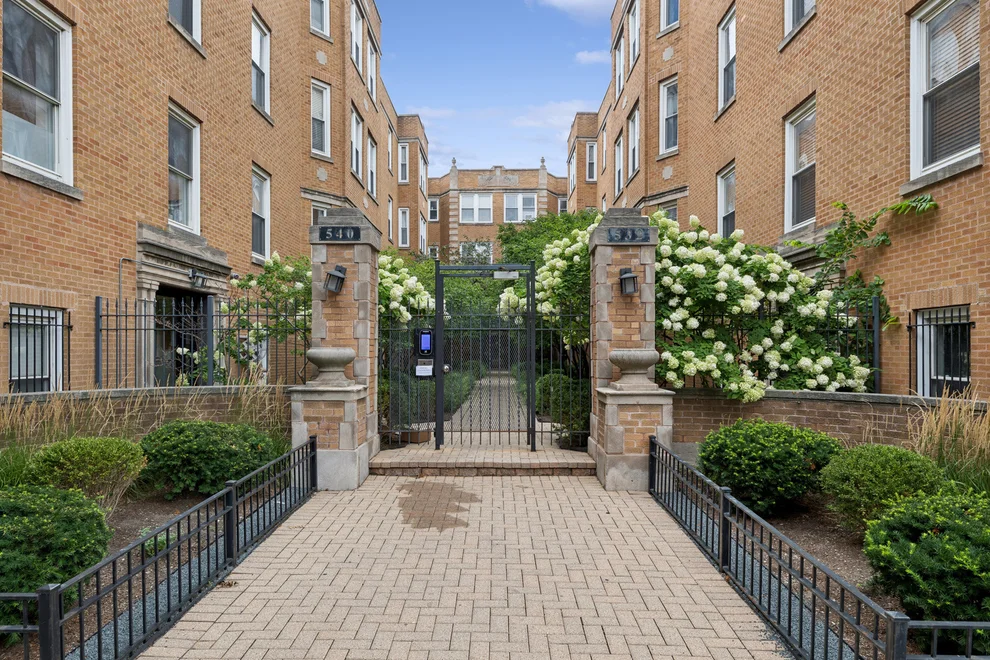 Unit for sale at 534.5 W Belmont Avenue, Chicago, IL 60657