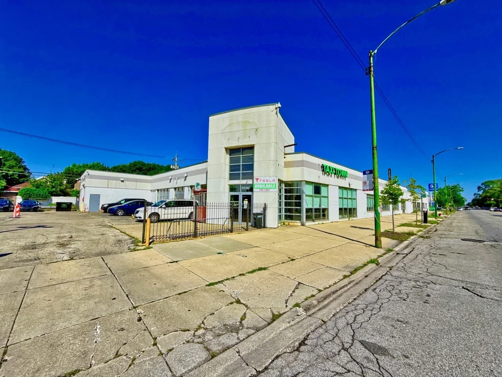 Unit for sale at 6500 N Western Avenue, Chicago, IL 60659