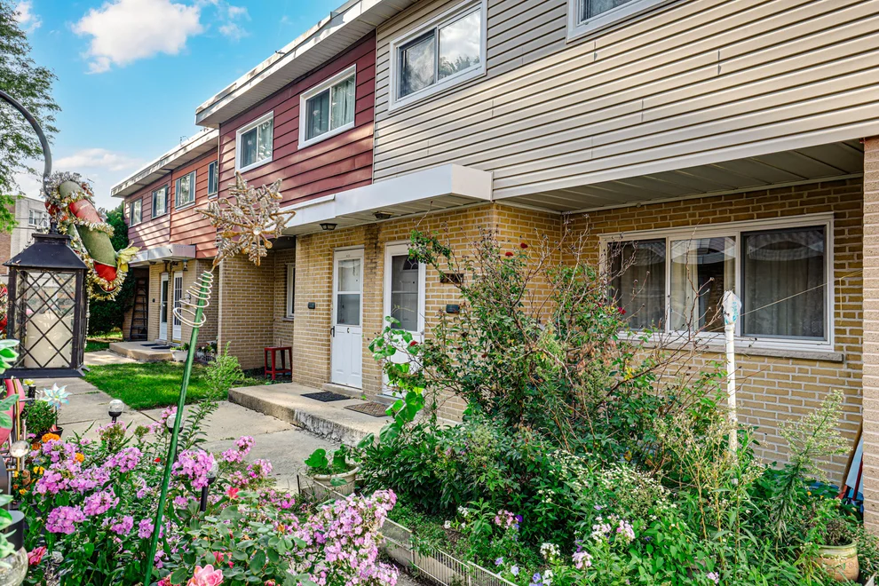 Unit for sale at 9123 Lamon Avenue N, Skokie, IL 60077