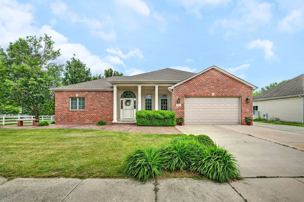 Unit for sale at 944 W First Street, Braidwood, IL 60408