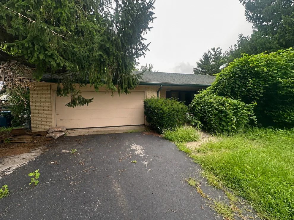 Unit for sale at 11921 S Springfield Avenue, Alsip, IL 60803