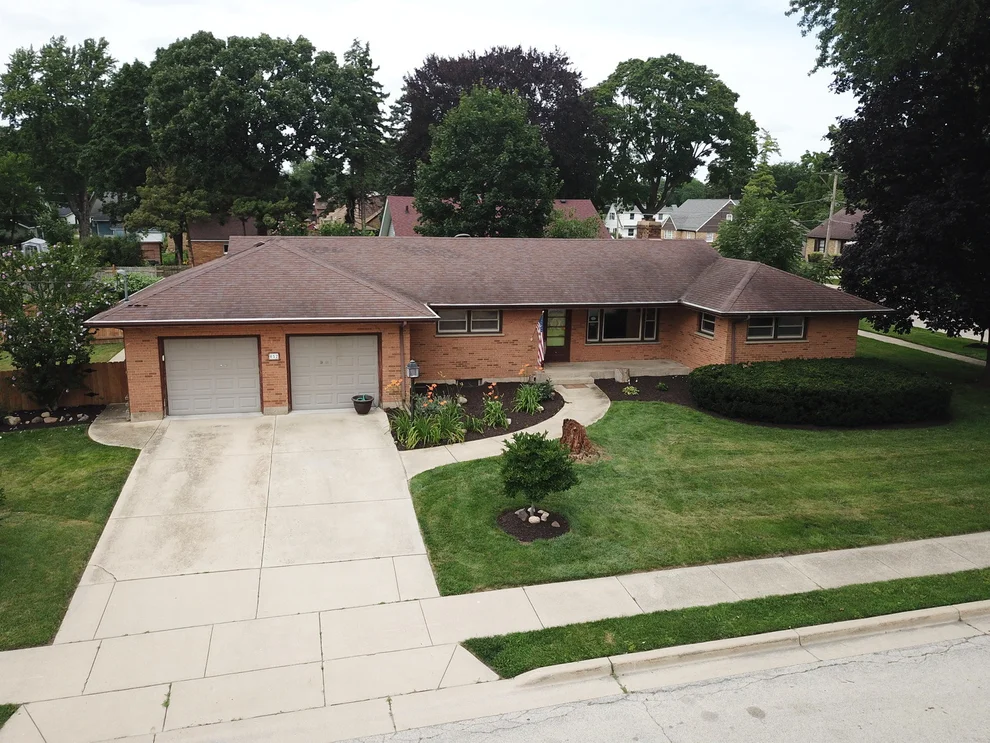 Unit for sale at 852 Carr Street, Elgin, IL 60123