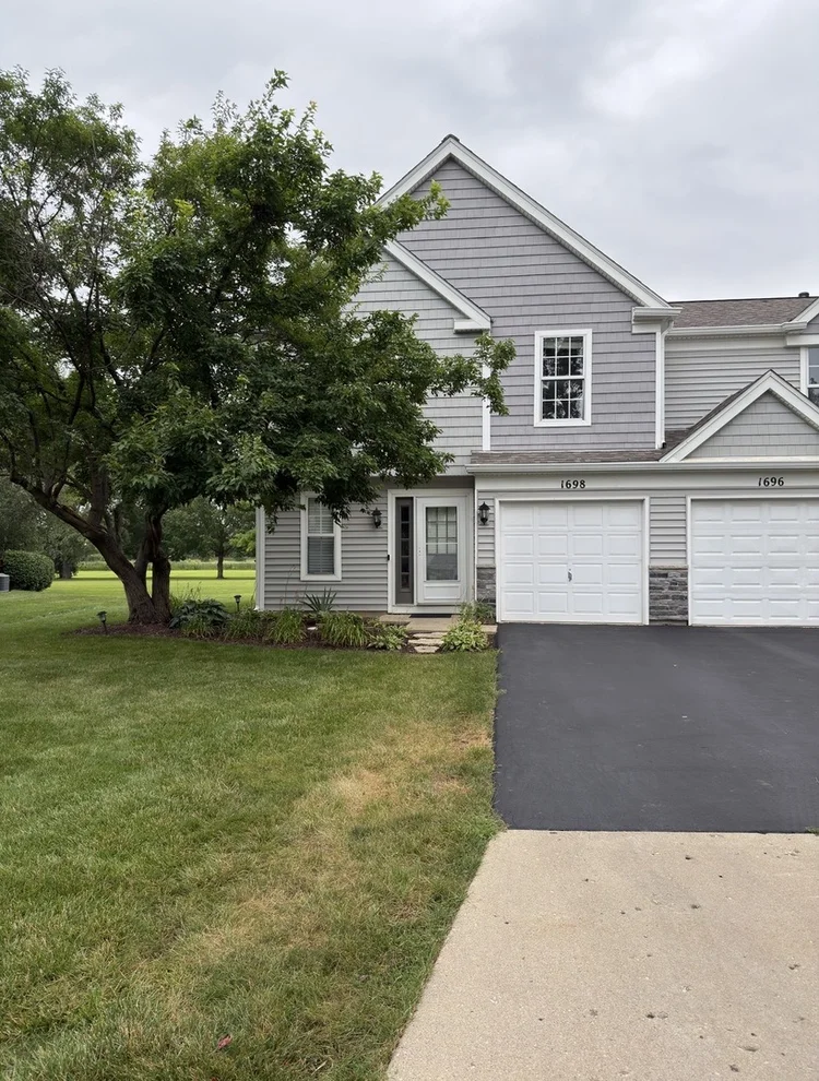 Unit for sale at 1698 Pebble Beach Circle, Elgin, IL 60123