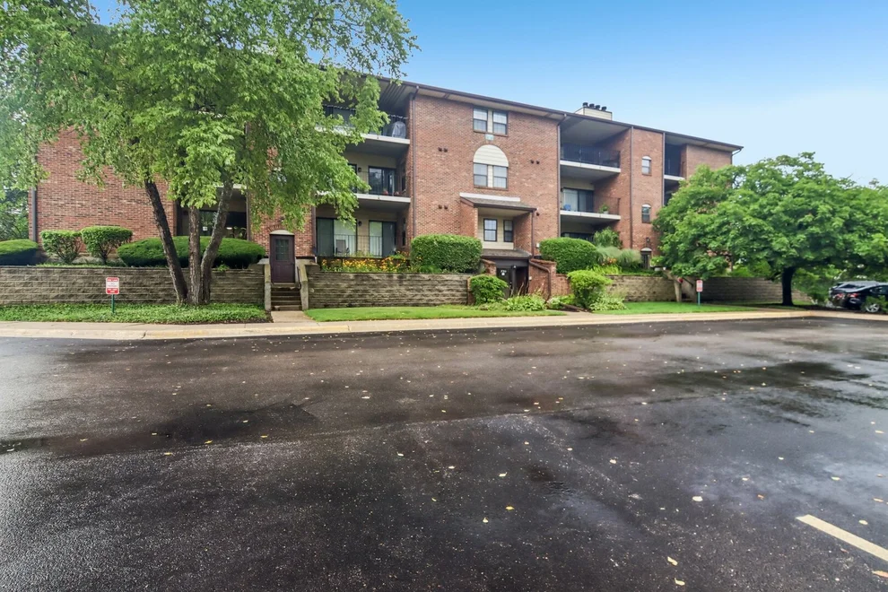 Unit for sale at 720 Weidner Road, Buffalo Grove, IL 60089