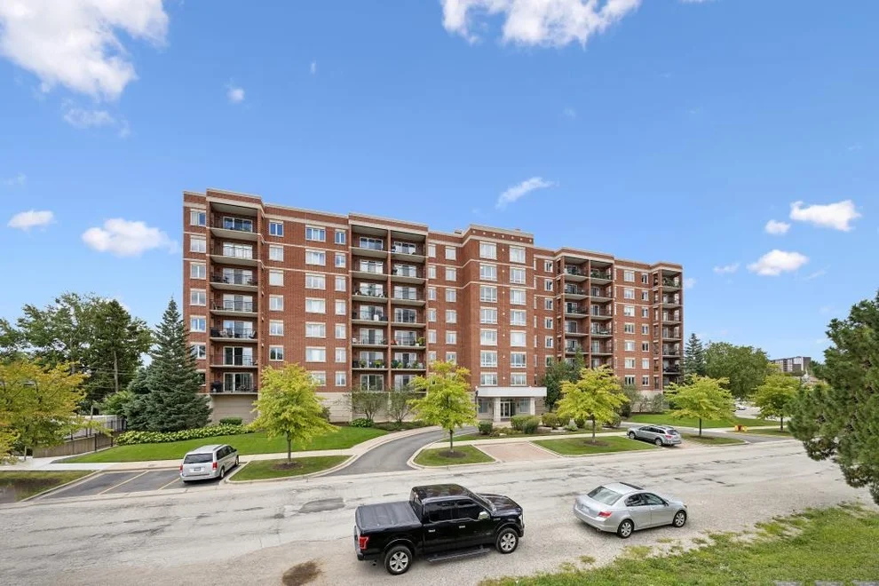 Unit for sale at 5555 N Cumberland Avenue, Chicago, IL 60656