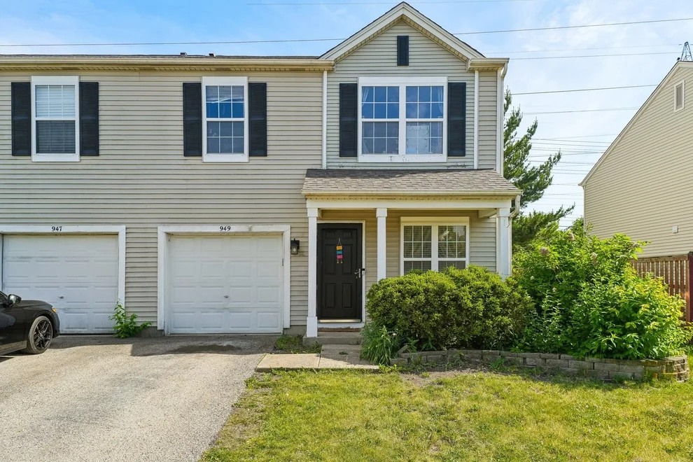 Unit for sale at 949 E Savannah Drive, Romeoville, IL 60446