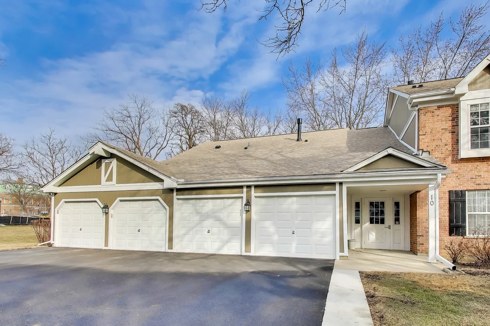 Unit for sale at 10 Waterbury Lane, Schaumburg, IL 60193
