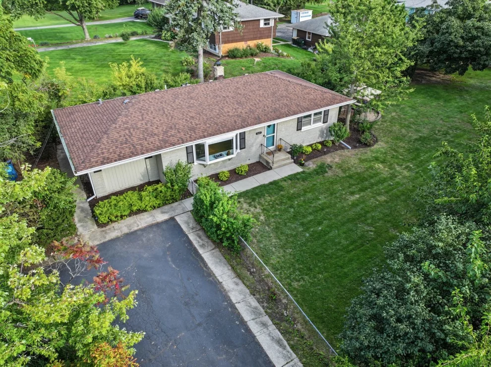 Unit for sale at 5601 Lee Avenue, Downers Grove, IL 60516