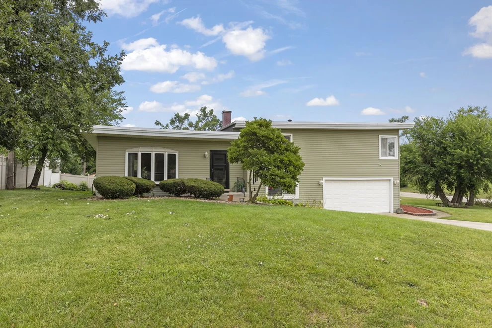 Unit for sale at 8230 W 85th Street, Hickory Hills, IL 60457
