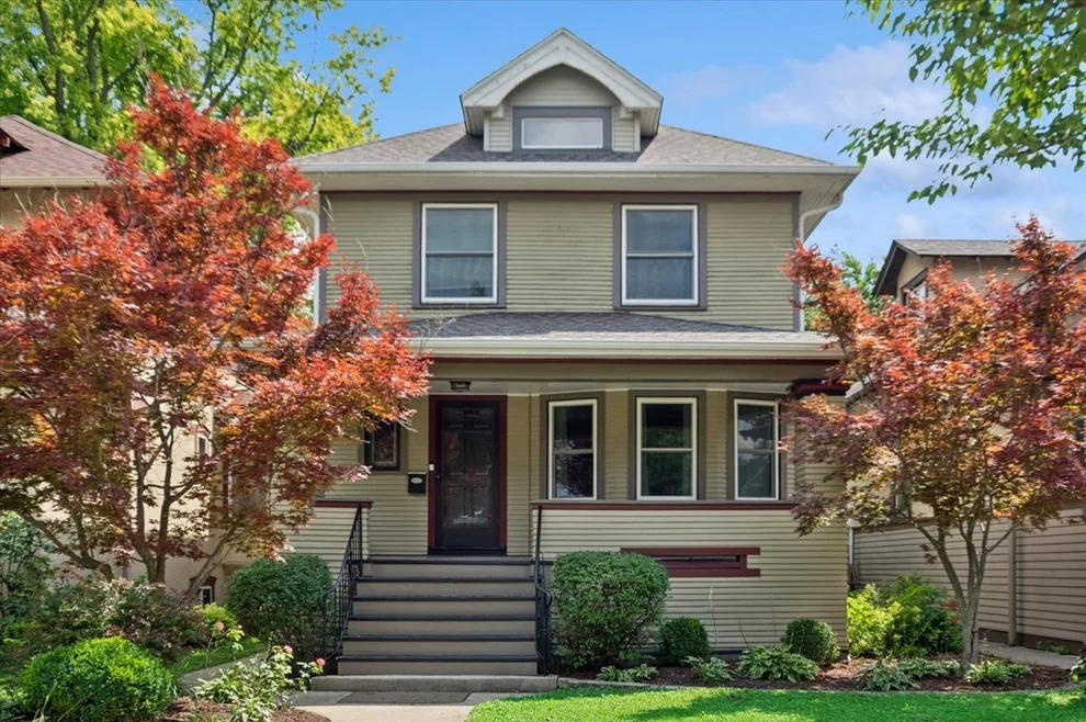 Unit for sale at 640 Clarence Avenue, Oak Park, IL 60304