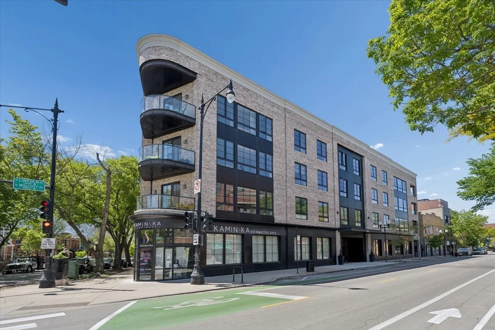 Unit for sale at 3808 N Lincoln Avenue, Chicago, IL 60613