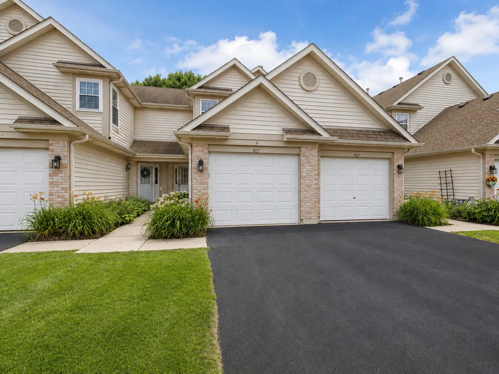 Unit for sale at 1827 Grove Avenue, Schaumburg, IL 60193