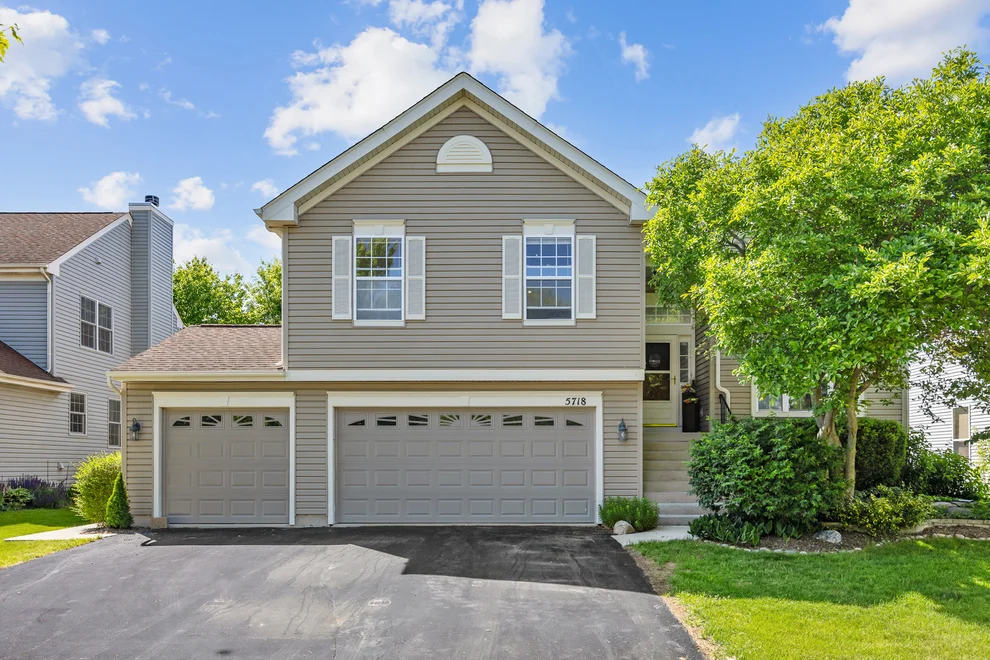 Unit for sale at 5718 Breezeland Road, Carpentersville, IL 60110