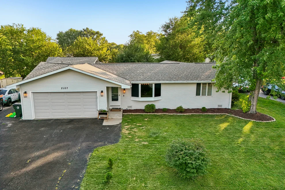 Unit for sale at 2107 Witchwood Lane, Lindenhurst, IL 60046