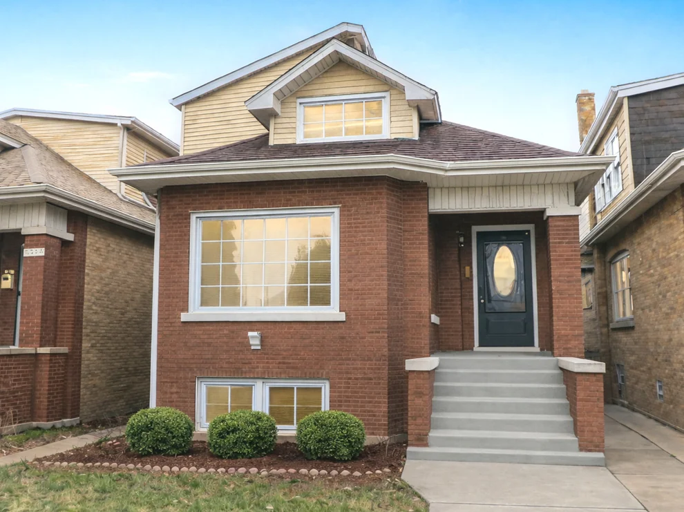 Unit for sale at 5529 W CORNELIA Avenue, Chicago, IL 60641