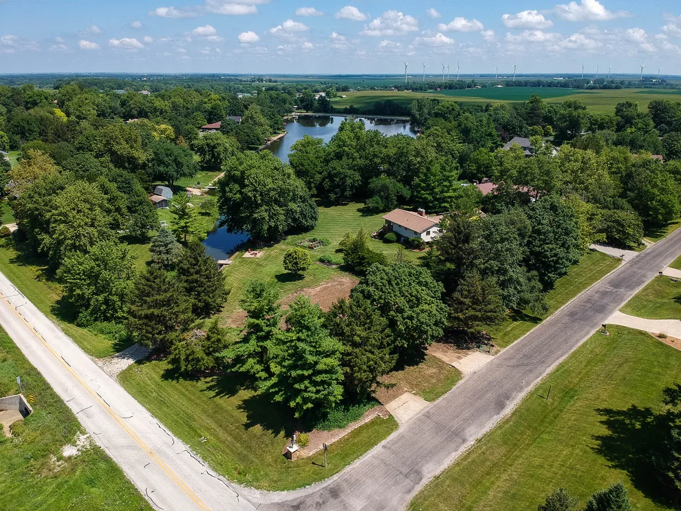 Unit for sale at 8264 Sunset Road, Carlock, IL 61725
