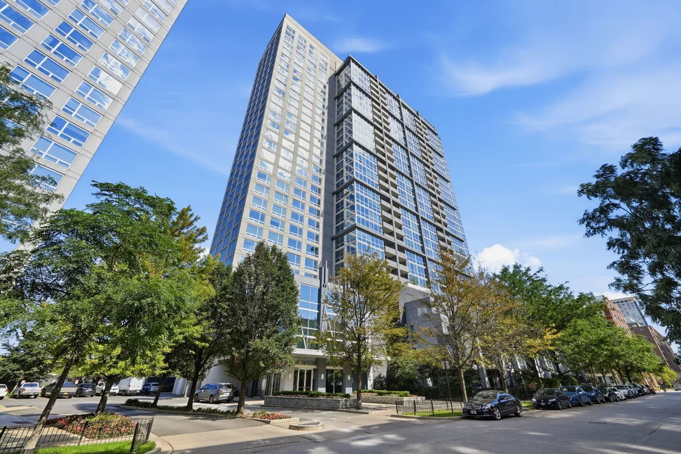Unit for sale at 1901 S Calumet Avenue, Chicago, IL 60616