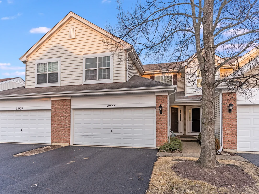 Unit for sale at 32455 N Allegheny Way, Lakemoor, IL 60051