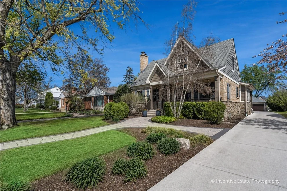 Unit for sale at 305 N Clinton Avenue, Elmhurst, IL 60126