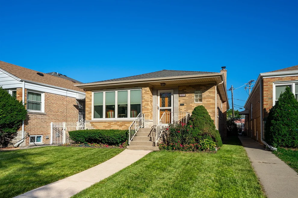 Unit for sale at 6027 N Jersey Avenue, Chicago, IL 60659
