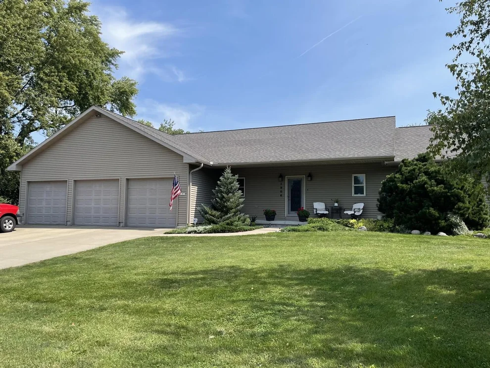 Unit for sale at 1906 Avenue D, Sterling, IL 61081