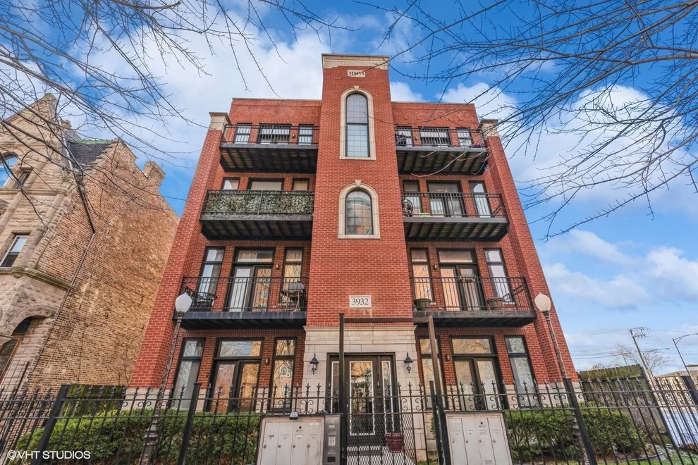 Unit for sale at 3932 S Lake Park Avenue, Chicago, IL 60653