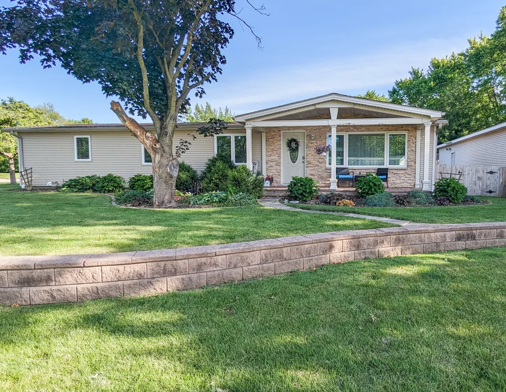 Unit for sale at 1105 Olen Drive, Mahomet, IL 61853