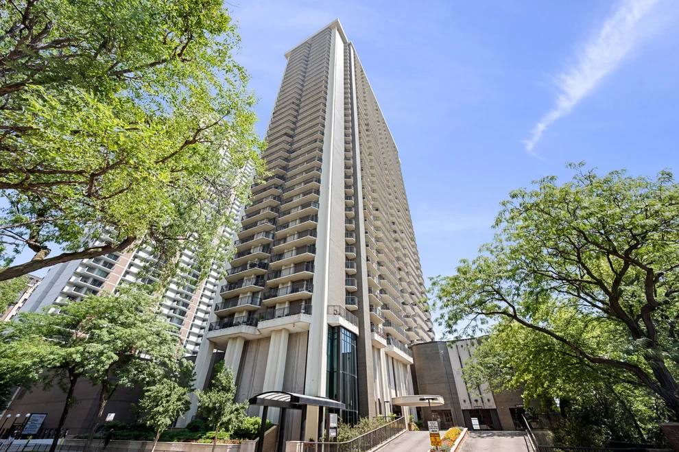 Unit for sale at 6007 N Sheridan Road, Chicago, IL 60660