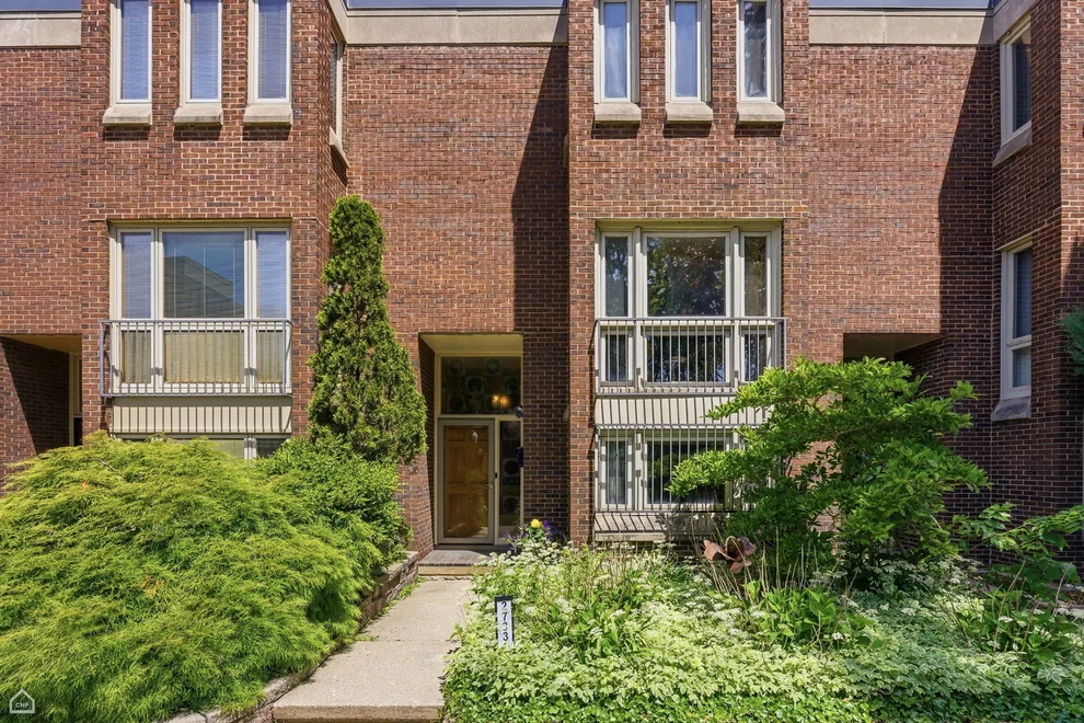 Unit for sale at 2733 S Michigan Avenue, Chicago, IL 60616