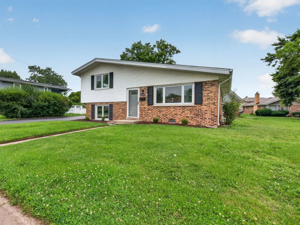 Unit for sale at 10818 S Plahm Court, Worth, IL 60482