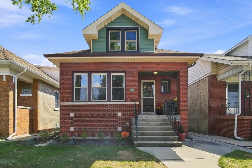 Unit for sale at 5941 W Waveland Avenue, Chicago, IL 60634