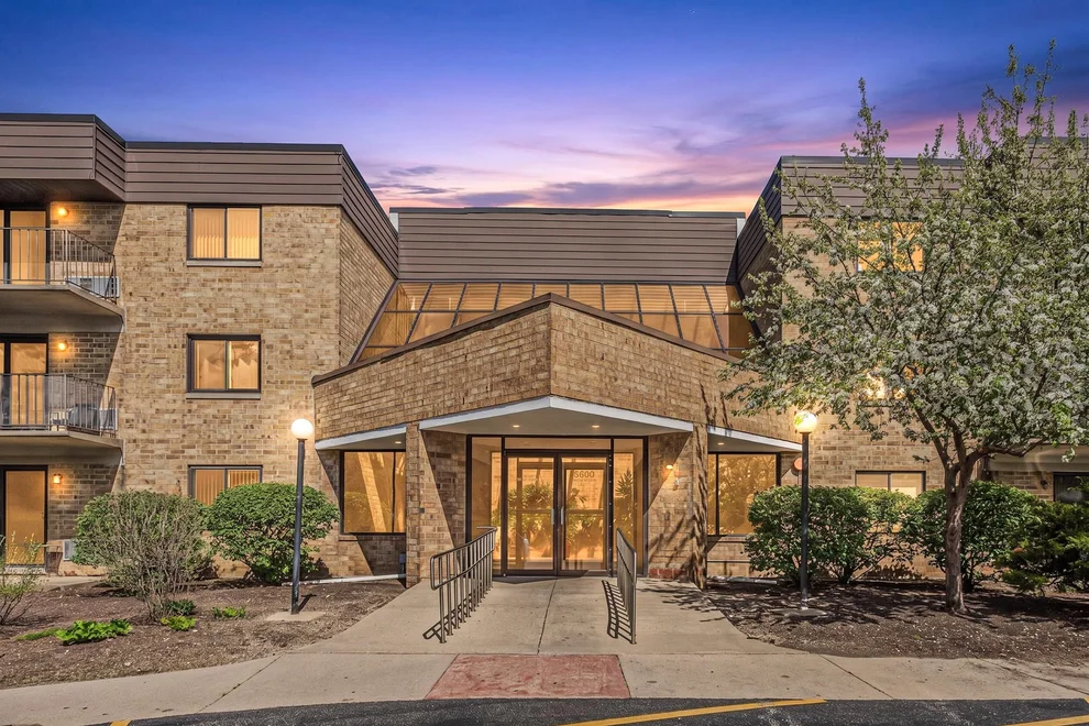 Unit for sale at 5600 ASTOR Lane, Rolling Meadows, IL 60008