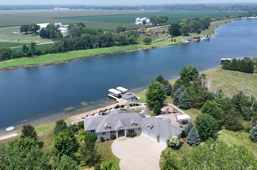 Unit for sale at 8726 E Goodfarm Road, Gardner, IL 60424