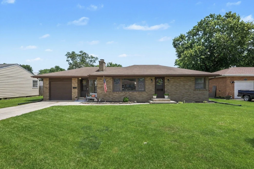 Unit for sale at 1108 Alann Drive, Joliet, IL 60435