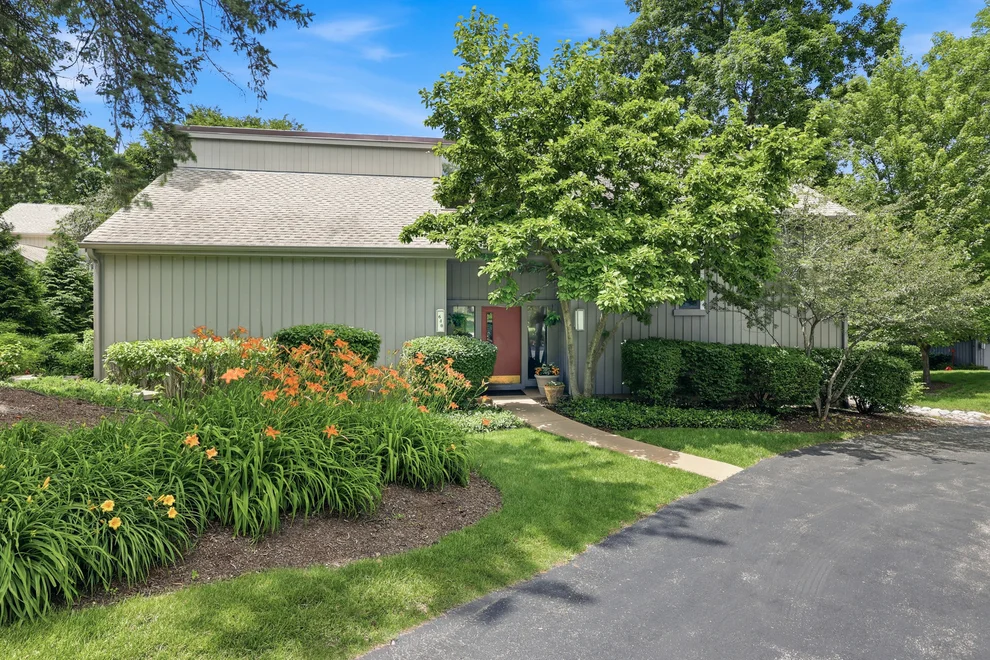 Unit for sale at 640 Old Barn Road, Lake Barrington, IL 60010