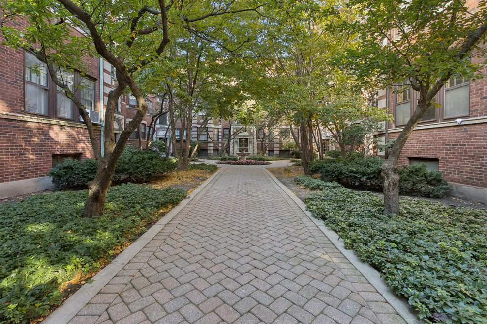 Unit for sale at 846 Hinman Avenue, Evanston, IL 60202