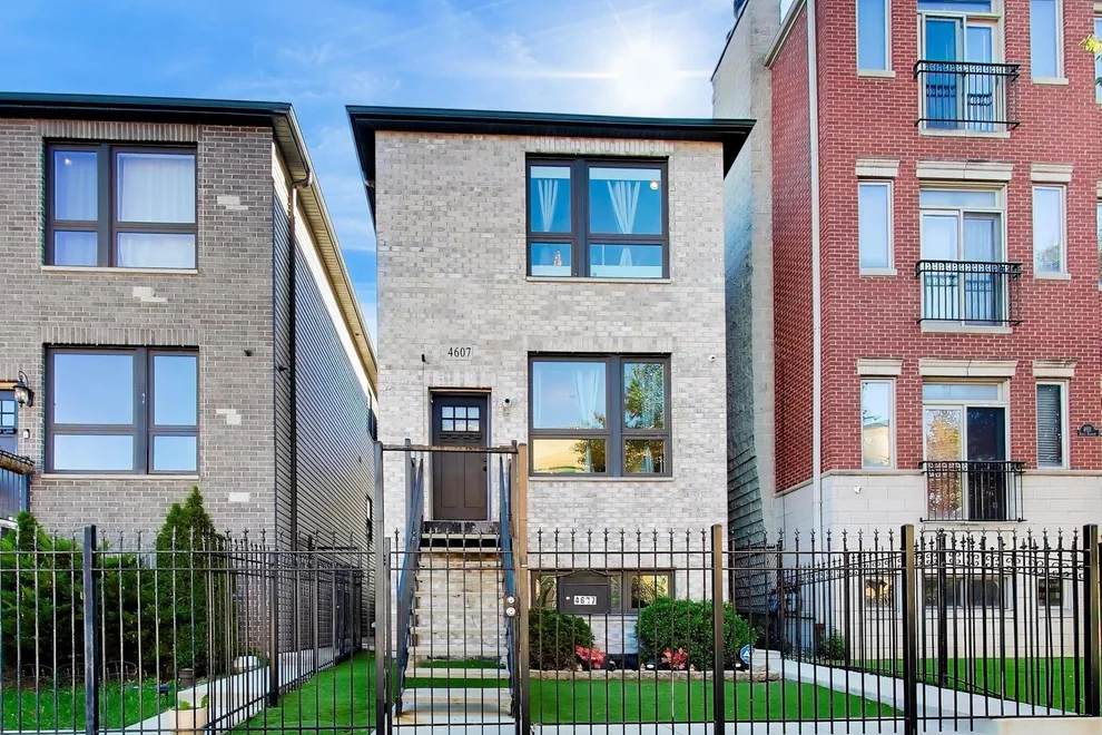 Unit for sale at 4607 S Calumet Avenue, Chicago, IL 60653
