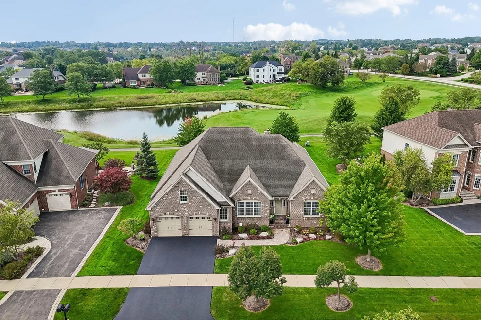 Unit for sale at 14 Championship Parkway, Hawthorn Woods, IL 60047