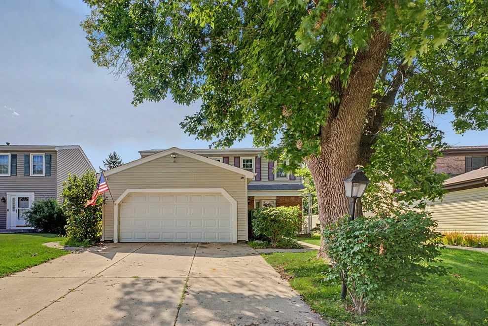Unit for sale at 520 Dover Drive, Roselle, IL 60172