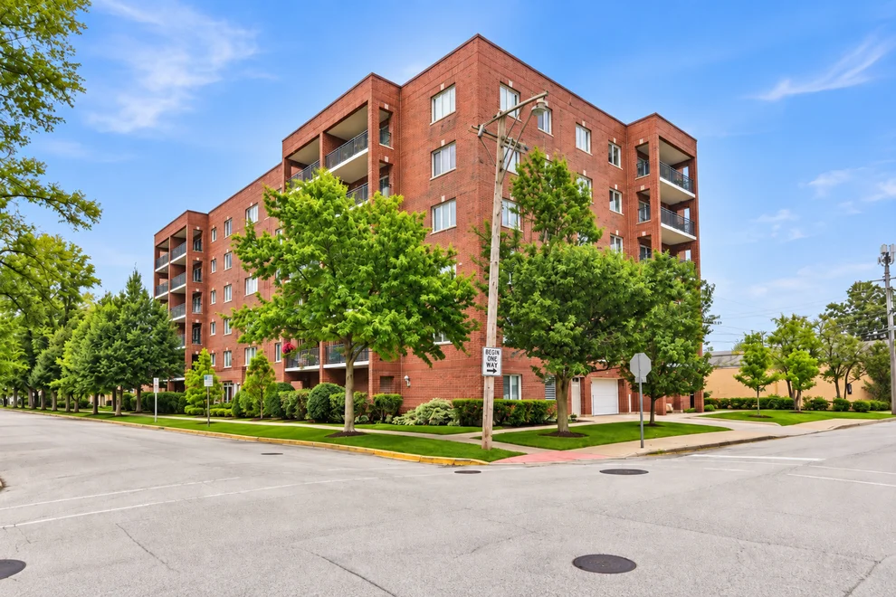 Unit for sale at 1325 Perry Street, Des Plaines, IL 60016