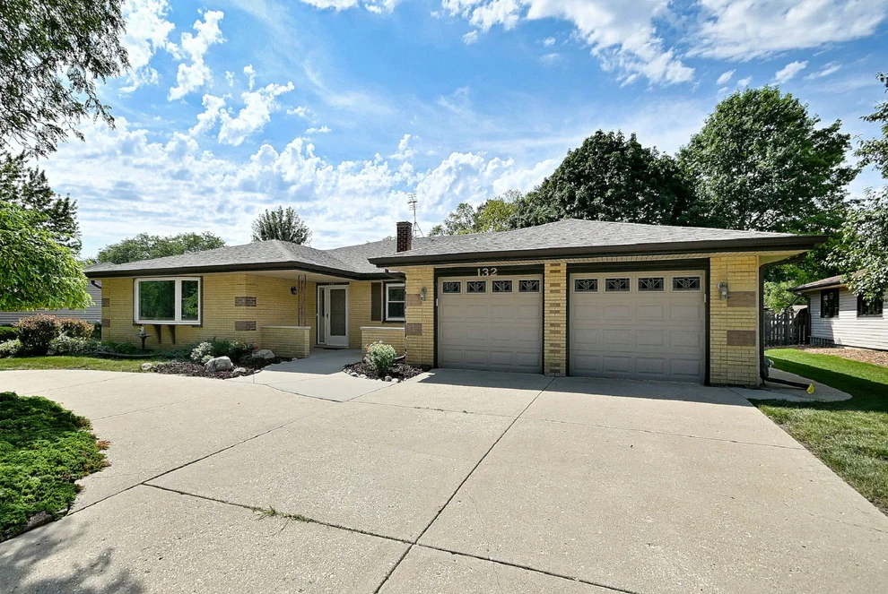 Unit for sale at 132 S Staffire Drives, Schaumburg, IL 60193