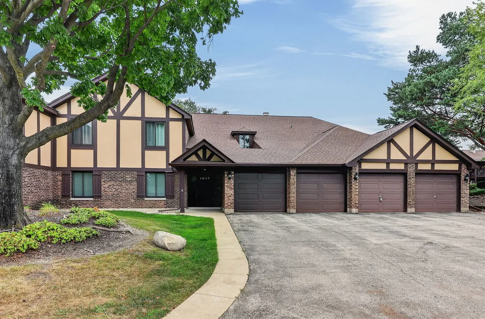Unit for sale at 1657 Dover Court, Wheaton, IL 60189