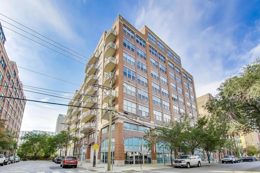 Unit for sale at 933 W Van Buren Street, Chicago, IL 60607