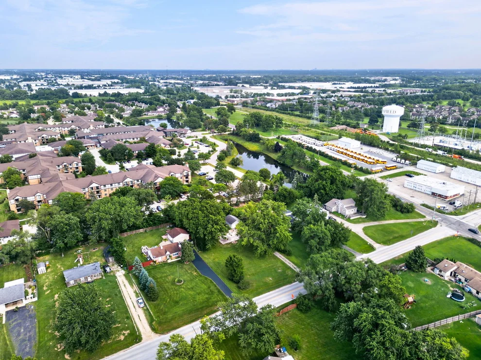 Unit for sale at 2N075 Pleasant Hill Road, Carol Stream, IL 60188