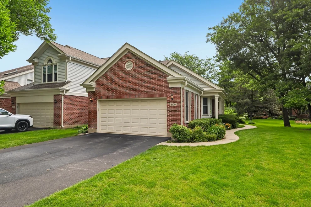 Unit for sale at 2109 N Charter Point Drive, Arlington Heights, IL 60004