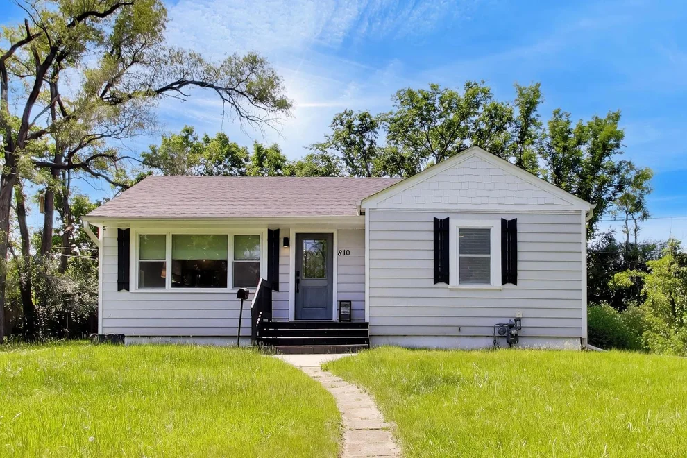 Unit for sale at 810 S jackson Street, Hinsdale, IL 60521