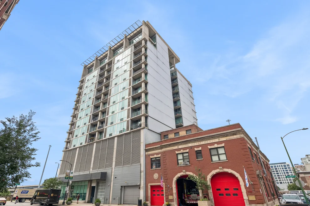 Unit for sale at 700 W VAN BUREN Street, Chicago, IL 60607