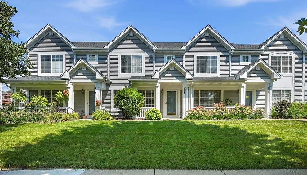 Unit for sale at 637 Lincoln Station Drive, Oswego, IL 60543
